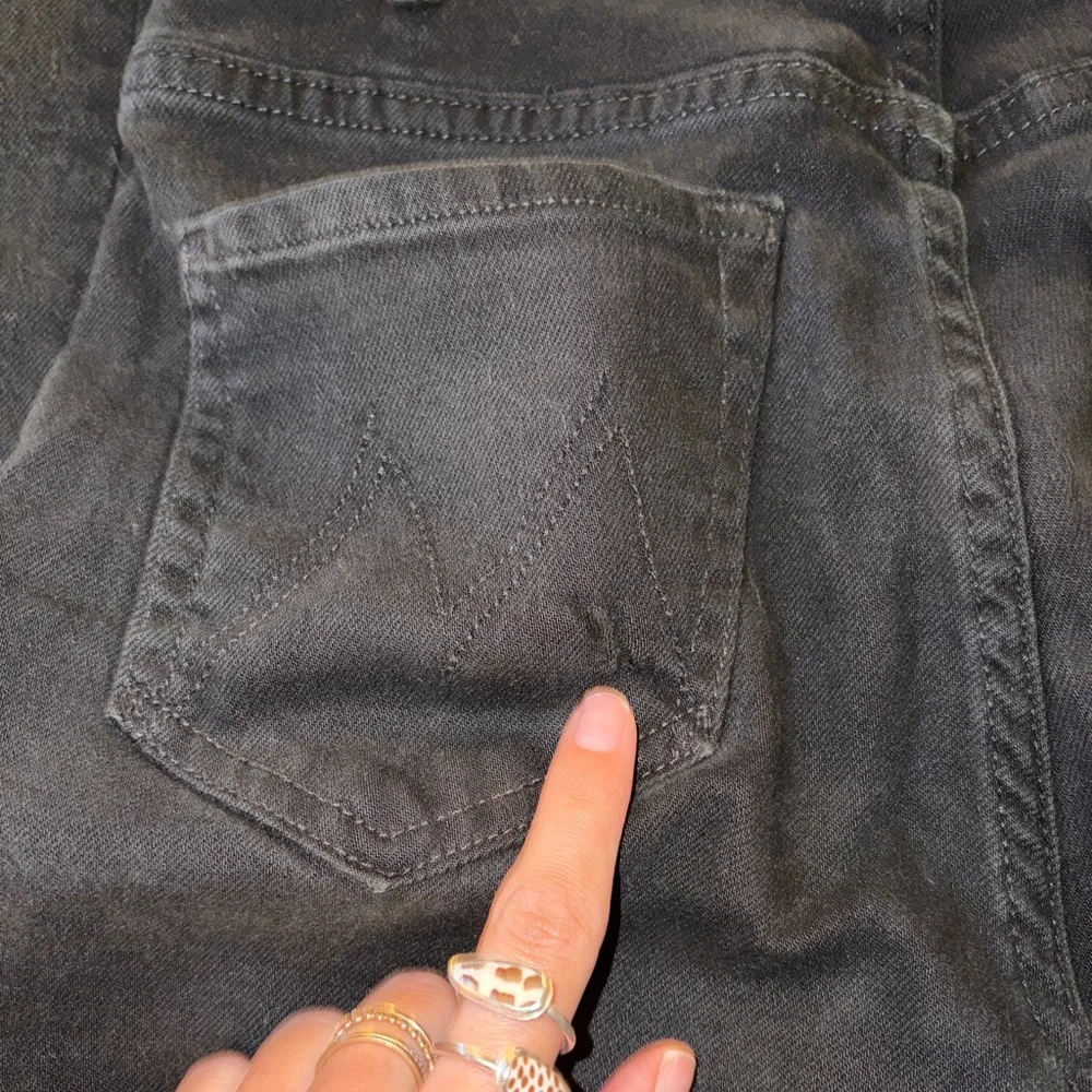 EUC MOTHER Hustler Roller Heel Jeans in Black 25/0 - Picture 3 of 7